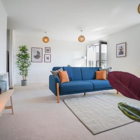 Stylish Apartment With Private Parking Cardiff Eksteriør billede