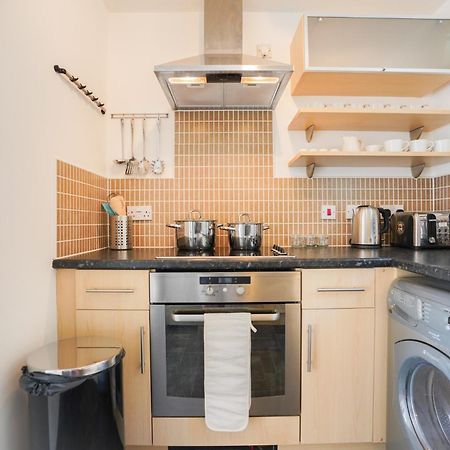 Stylish Apartment With Private Parking Cardiff Eksteriør billede