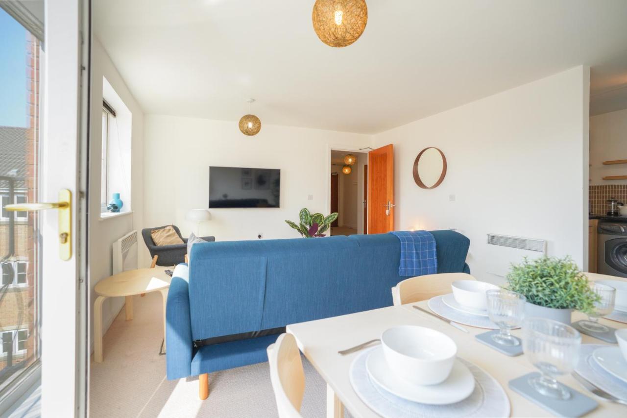 Stylish Apartment With Private Parking Cardiff Eksteriør billede