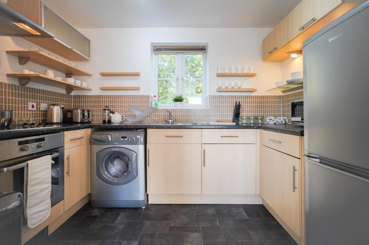 Stylish Apartment With Private Parking Cardiff Eksteriør billede