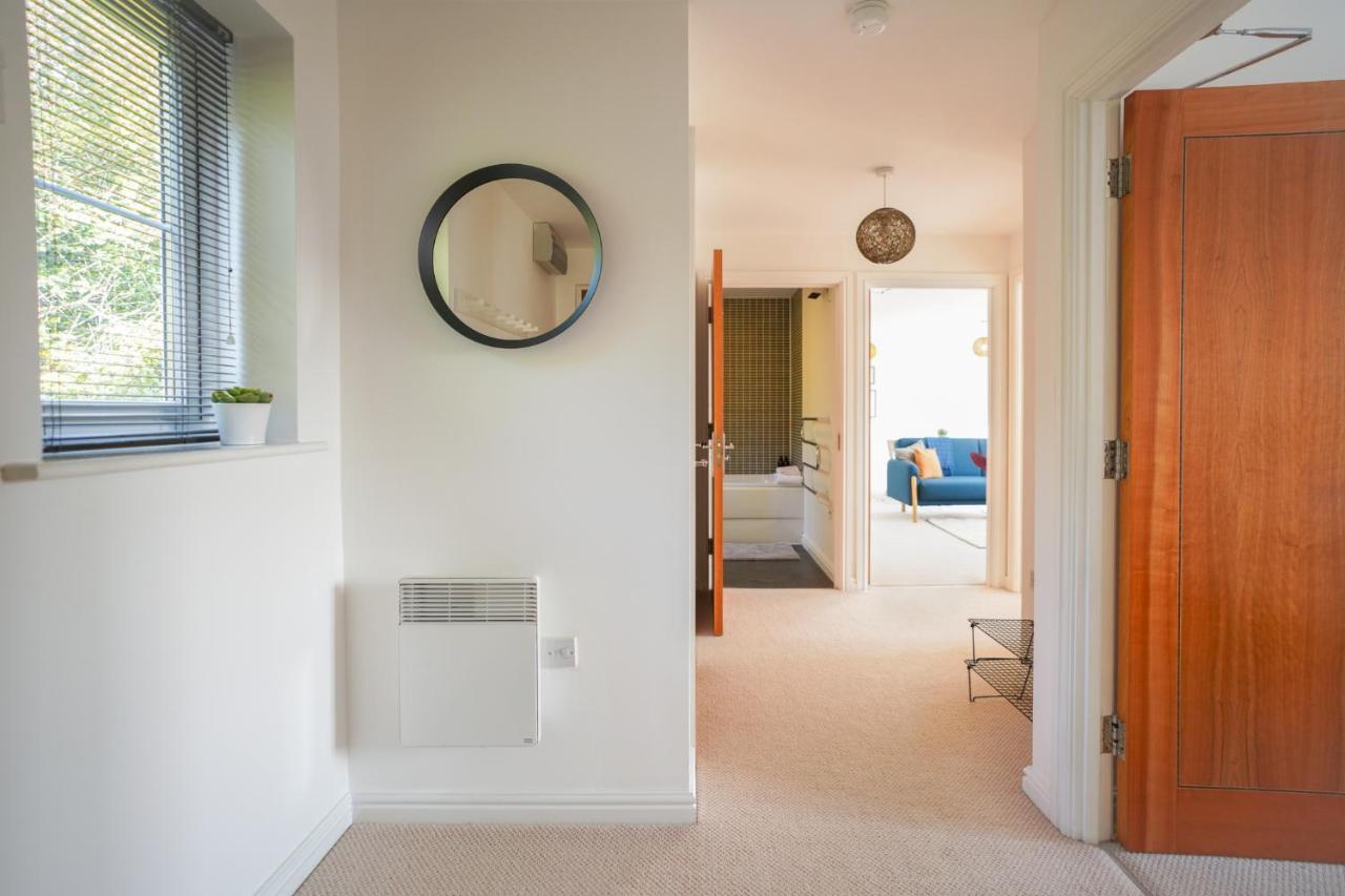 Stylish Apartment With Private Parking Cardiff Eksteriør billede