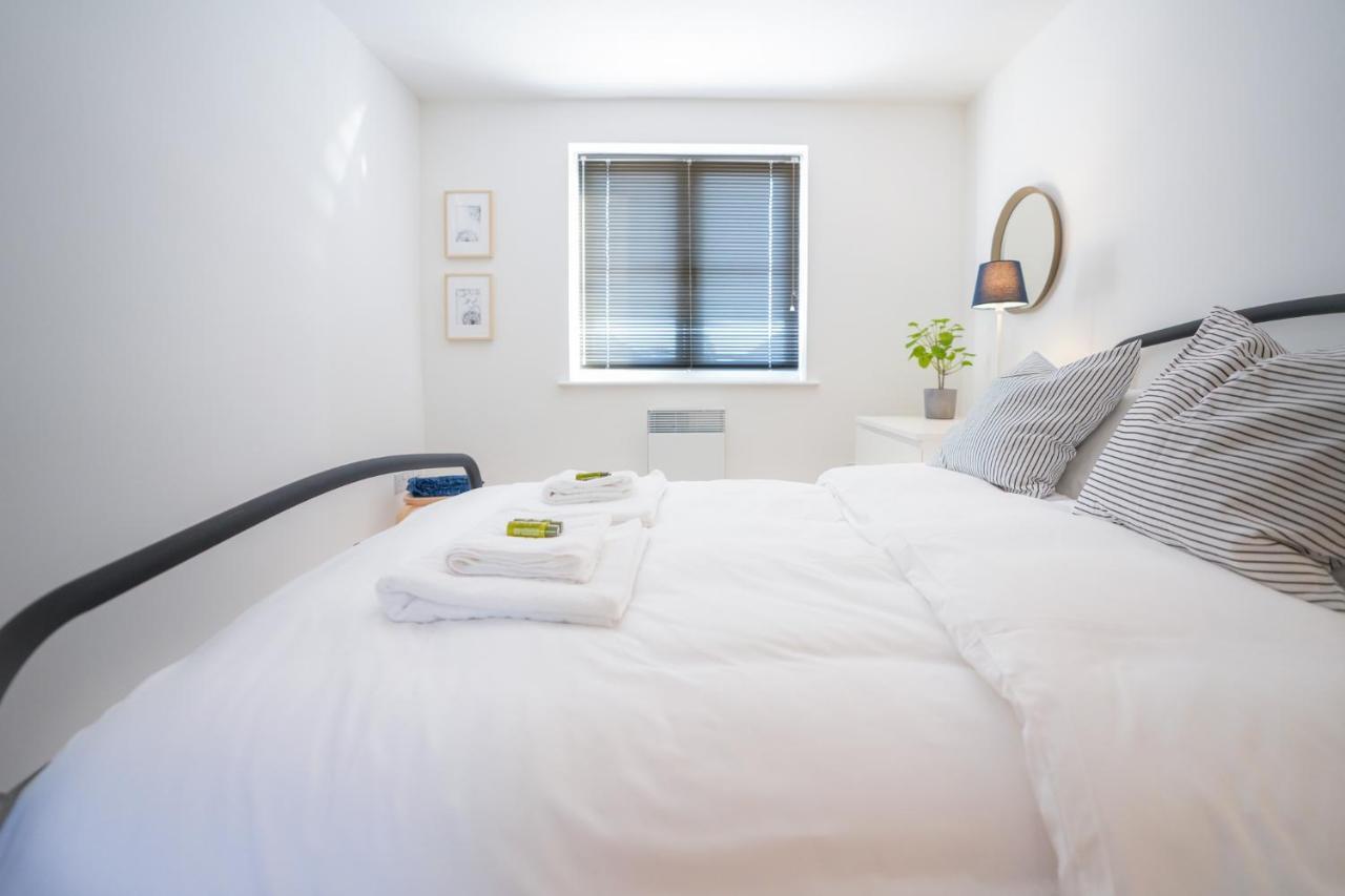 Stylish Apartment With Private Parking Cardiff Eksteriør billede