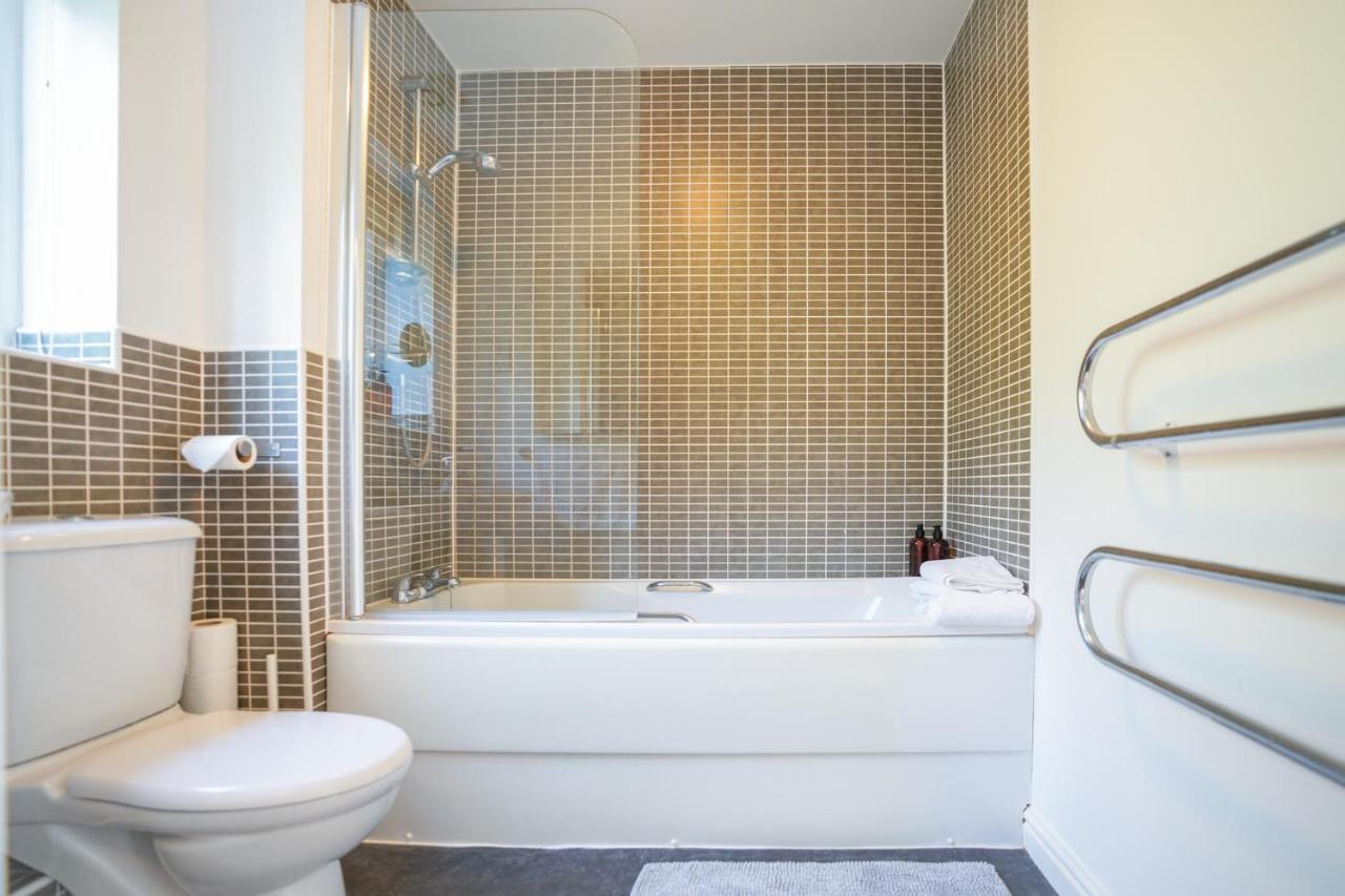 Stylish Apartment With Private Parking Cardiff Eksteriør billede