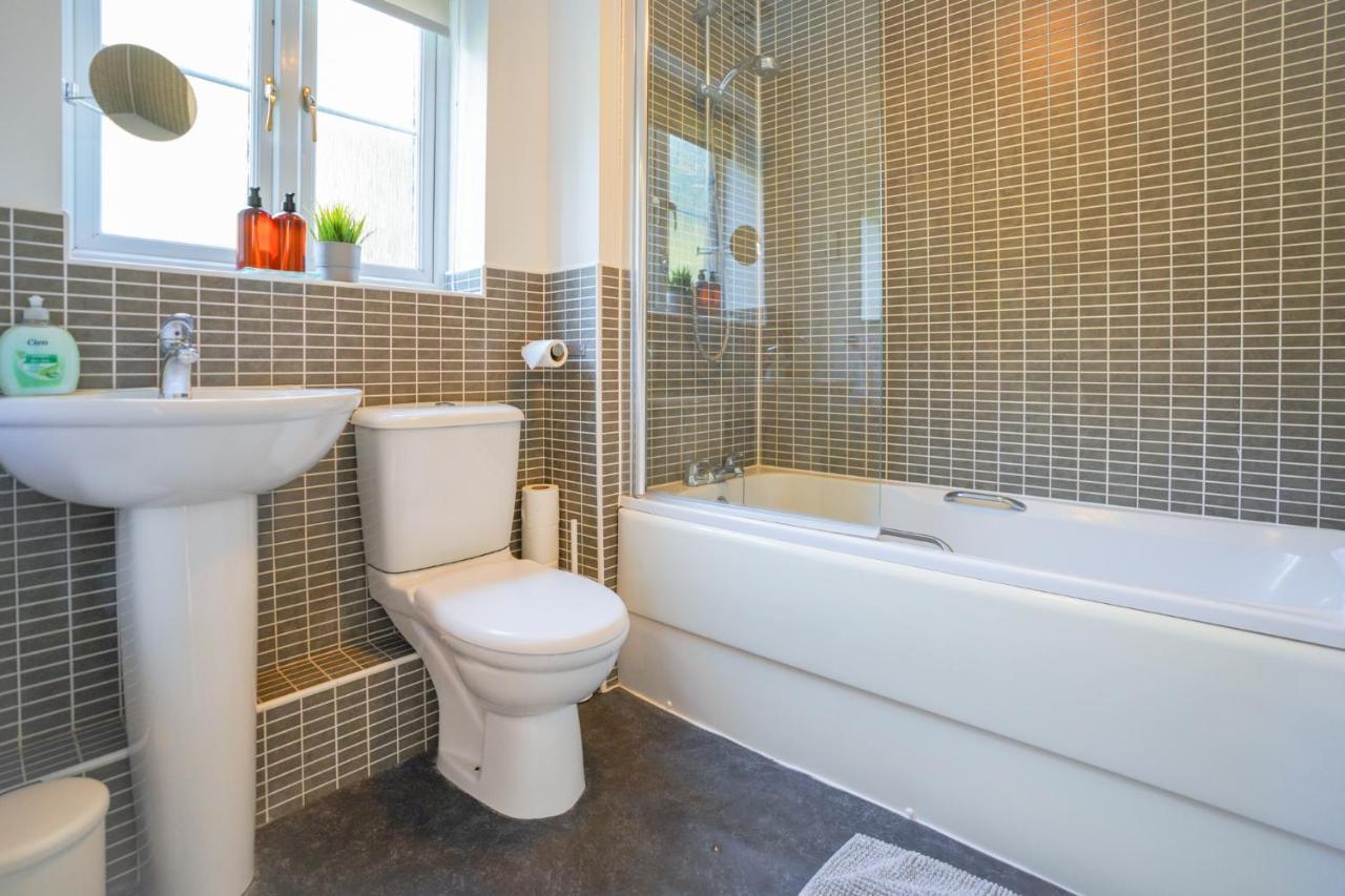 Stylish Apartment With Private Parking Cardiff Eksteriør billede